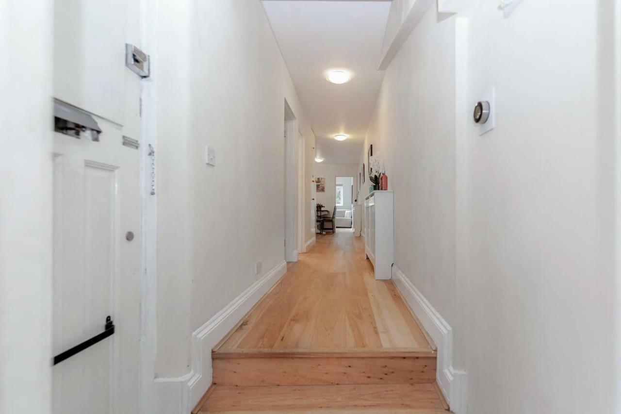 3 Bedroom Garden Flat - Central Location 런던 외부 사진