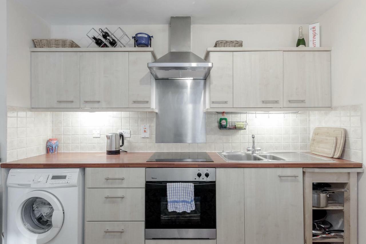 3 Bedroom Garden Flat - Central Location 런던 외부 사진
